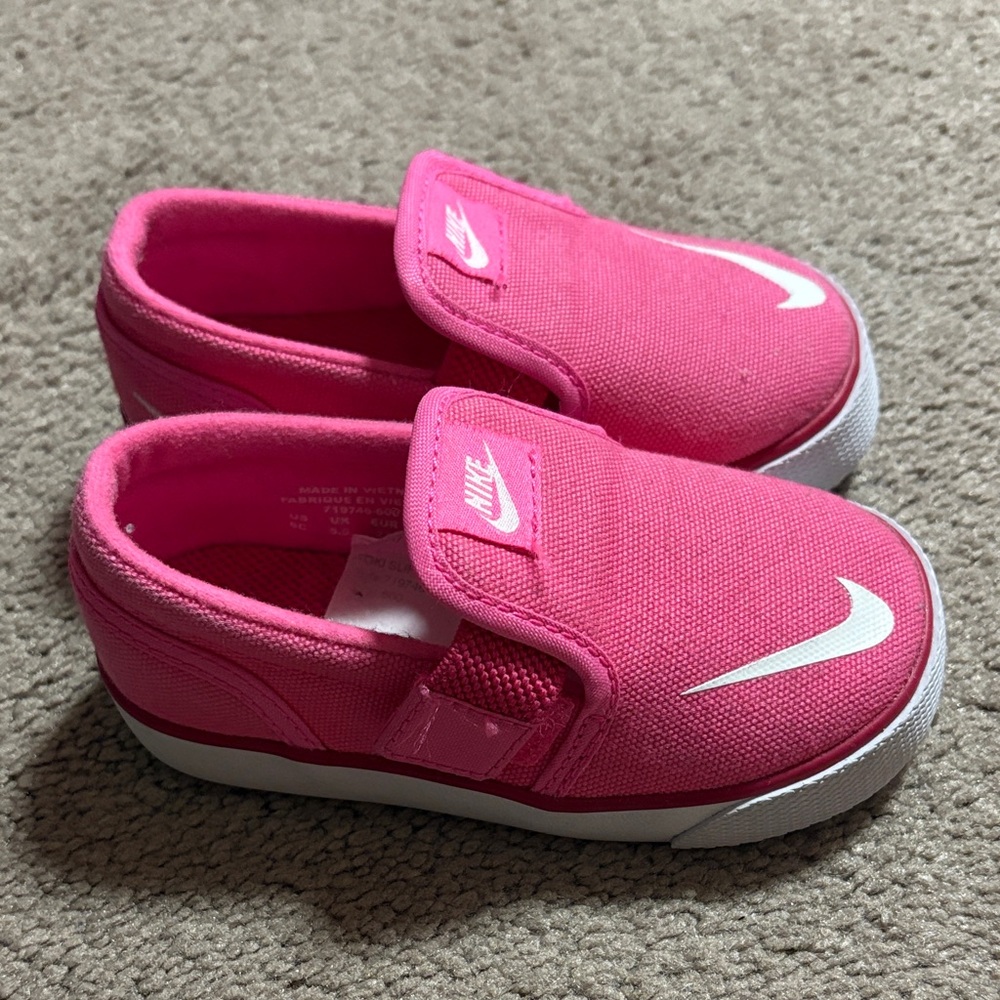 Nike Toddler Kids Fuchsia Slip-On Sneakers